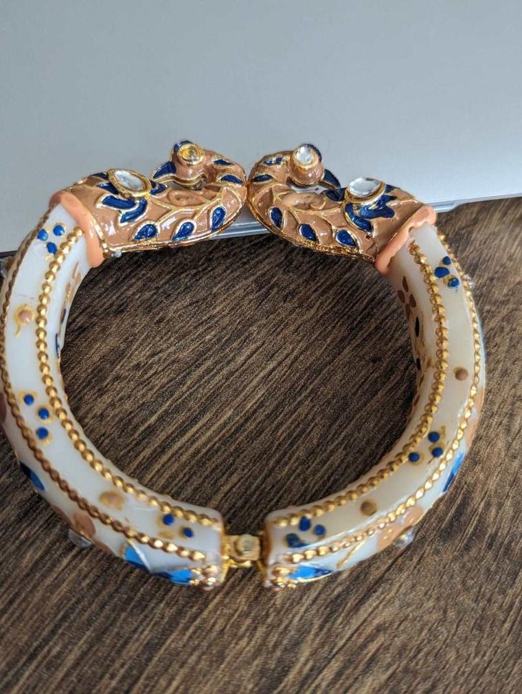 Peacock Splendor Shell Bangle, photo 2