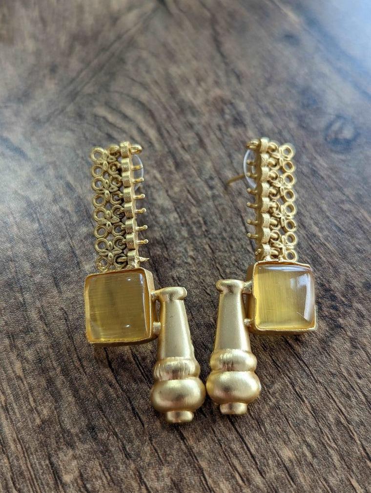Golden Radiance Brass Earrings with Mustard Monalisa Stone, photo 2